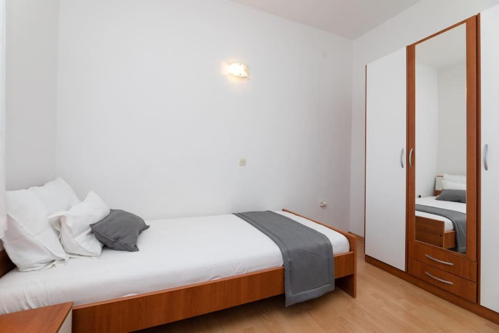 Bento Apartment - Best View On Town And Sea Пучишча Екстериор снимка